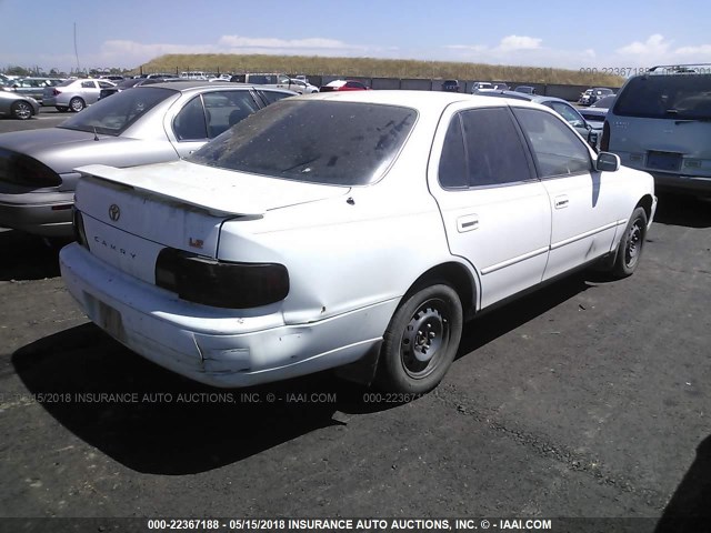 JT2BG12K4T0409320 - 1996 TOYOTA CAMRY DX/LE/XLE თეთრი ფოტო 4