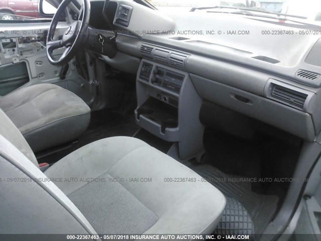 1GCDU05D2PT129139 - 1993 CHEVROLET LUMINA APV GRAY photo 5