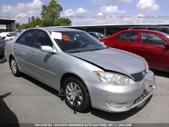 4T1BE30KX5U393689 - 2005 TOYOTA CAMRY LE/XLE/SE 银色 照片 1