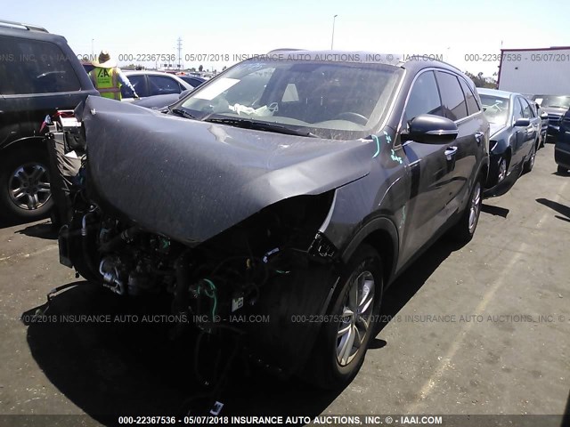 5XYPG4A39JG417235 - 2018 KIA SORENTO LX/L GRAY photo 2