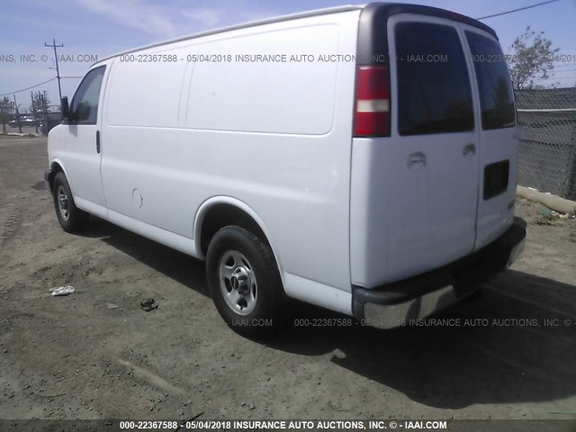 1GTFG15X551202481 - 2005 GMC SAVANA G1500 WHITE photo 3