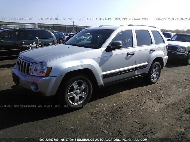 1J4GR48K06C277895 - 2006 JEEP GRAND CHEROKEE LAREDO/COLUMBIA/FREEDOM SILVER photo 2