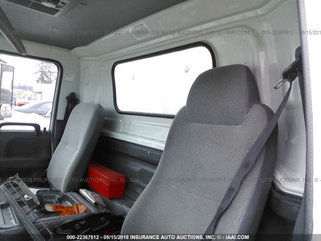 J8DC4B16757006469 - 2005 GMC W4500 W45042 WHITE photo 7