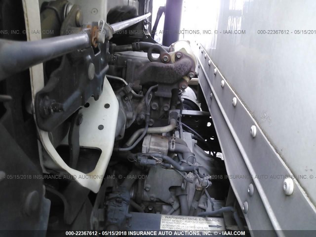 J8DC4B16757006469 - 2005 GMC W4500 W45042 WHITE photo 9