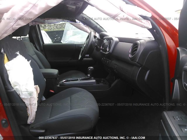 3TMCZ5AN4HM097433 - 2017 TOYOTA TACOMA DBL CAB/SR/TRDSPT/OR/PRO ნარინჯისფერი ფოტო 5