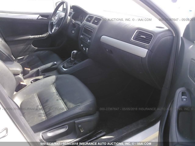 3VWDP7AJXDM380641 - 2013 VOLKSWAGEN JETTA SE 白色 照片 5