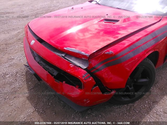 2B3CJ4DV2AH121697 - 2010 DODGE CHALLENGER SE RED photo 6