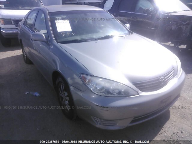 4T1BF30K95U607228 - 2005 TOYOTA CAMRY LE/XLE/SE 灰色 照片 1