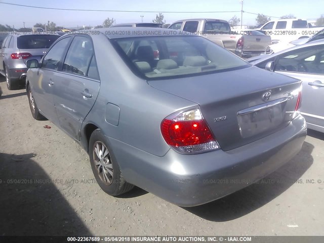 4T1BF30K95U607228 - 2005 TOYOTA CAMRY LE/XLE/SE 灰色 照片 3