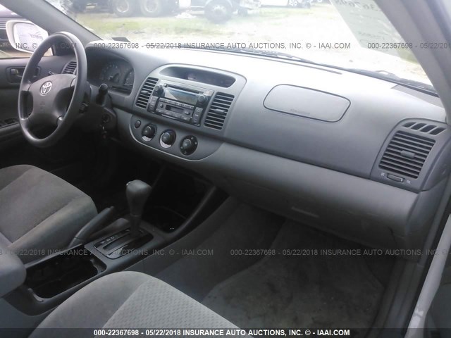 4T1BE30K14U363723 - 2004 TOYOTA CAMRY LE/XLE/SE თეთრი ფოტო 5