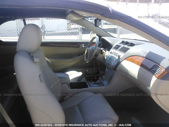 4T1FA38P67U111743 - 2007 TOYOTA CAMRY SOLARA SE/SLE WHITE photo 5