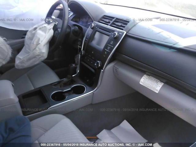 4T4BF1FK9FR486932 - 2015 TOYOTA CAMRY LE/XLE/SE/XSE GRAY photo 5