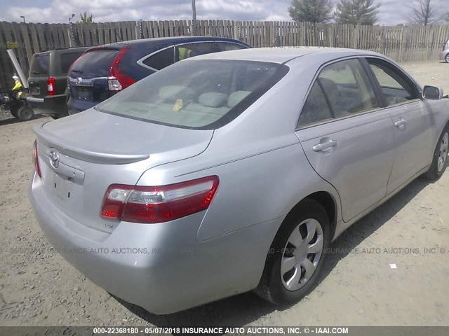 4T1BE46KX7U511319 - 2007 TOYOTA CAMRY NEW GENERAT CE/LE/XLE/SE SILVER photo 4