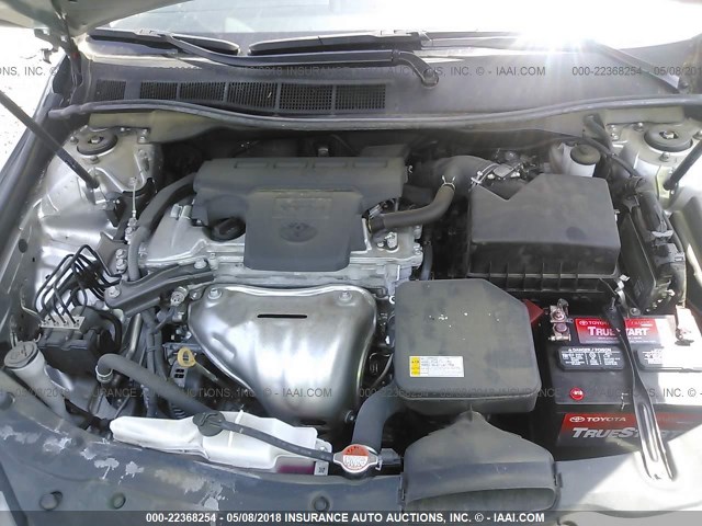 4T1BF1FK0GU152963 - 2016 TOYOTA CAMRY LE/XLE/SE/XSE ვერცხლისფერი ფოტო 10