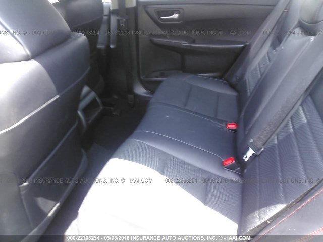 4T1BF1FK0GU152963 - 2016 TOYOTA CAMRY LE/XLE/SE/XSE ვერცხლისფერი ფოტო 8