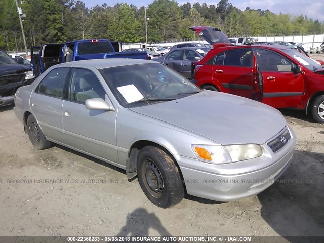 4T1BG22K6YU631916 - 2000 TOYOTA CAMRY CE/LE/XLE ვერცხლისფერი ფოტო 1