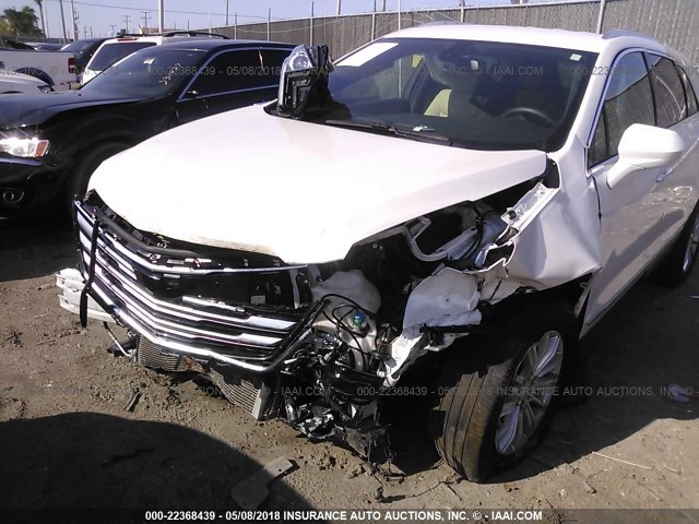 1GYKNARS5HZ228727 - 2017 CADILLAC XT5 WHITE photo 6