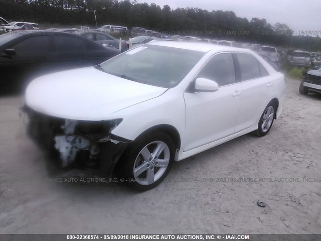 4T1BF1FK4CU525898 - 2012 TOYOTA CAMRY SE/LE/XLE WHITE photo 2