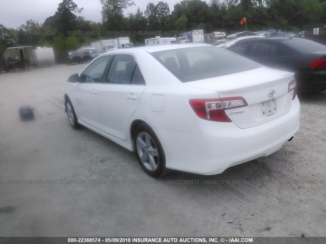 4T1BF1FK4CU525898 - 2012 TOYOTA CAMRY SE/LE/XLE WHITE photo 3