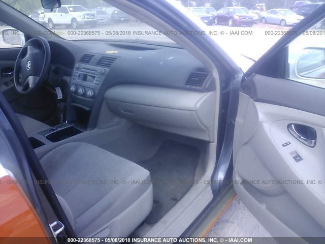 4T1BF3EK0BU635164 - 2011 TOYOTA CAMRY SE/LE/XLE ნარინჯისფერი ფოტო 5