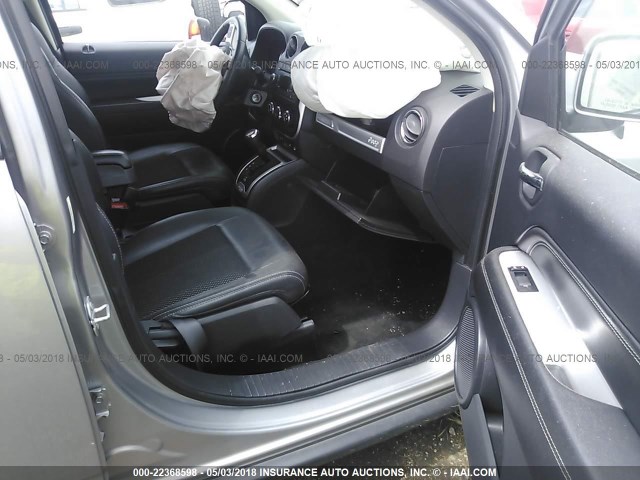 1C4NJCEB8GD704867 - 2016 JEEP COMPASS LATITUDE ნაცრისფერი ფოტო 5