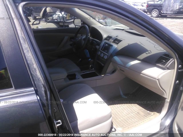4T4BE46K19R067823 - 2009 TOYOTA CAMRY SE/LE/XLE 灰色 照片 5