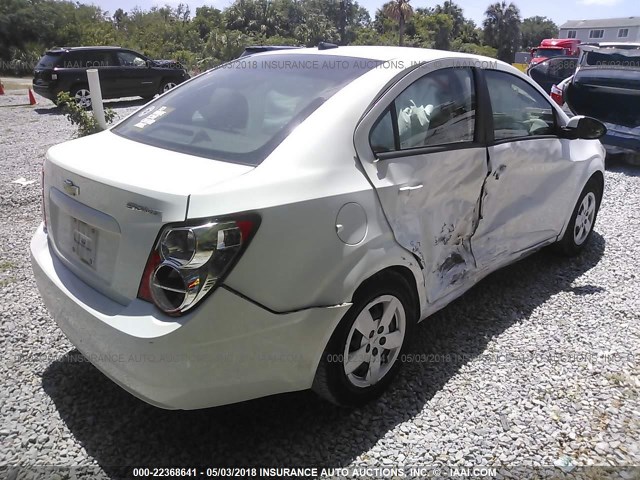 1G1JA5SGXD4241919 - 2013 CHEVROLET SONIC LS 白色 照片 4