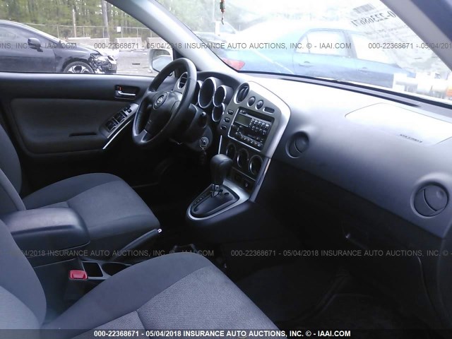 2T1LR32E44C209072 - 2004 TOYOTA COROLLA MATRIX XR SILVER photo 5