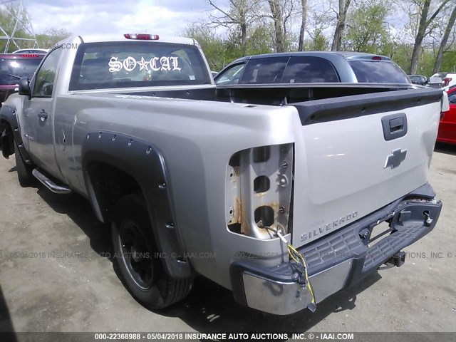 1GCEC14CX7Z530019 - 2007 CHEVROLET SILVERADO C1500 GRAY photo 3