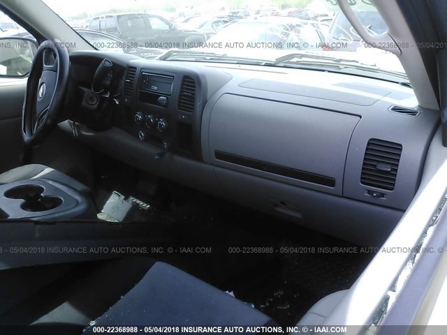 1GCEC14CX7Z530019 - 2007 CHEVROLET SILVERADO C1500 GRAY photo 5