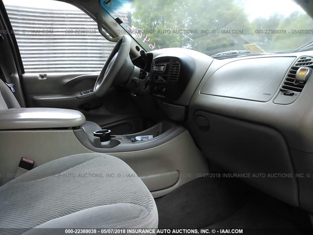 1FMFU16L31LA66446 - 2001 FORD EXPEDITION XLT ბეჟი ფოტო 5