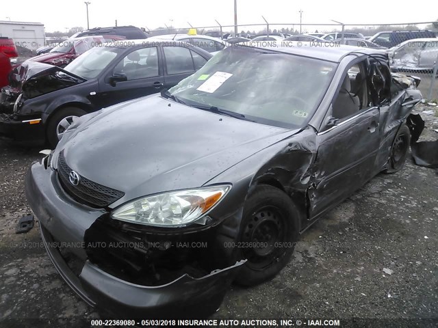 4T1BE32K53U725208 - 2003 TOYOTA CAMRY LE/XLE/SE GRAY photo 2