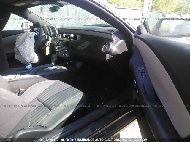 2G1FA1E3XD9207595 - 2013 CHEVROLET CAMARO LS GRAY photo 5