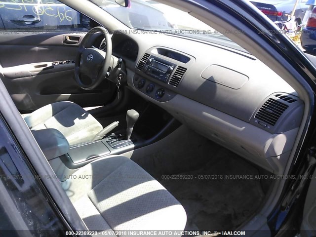 4T1BF32K04U079722 - 2004 TOYOTA CAMRY LE/XLE/SE შავი ფოტო 5