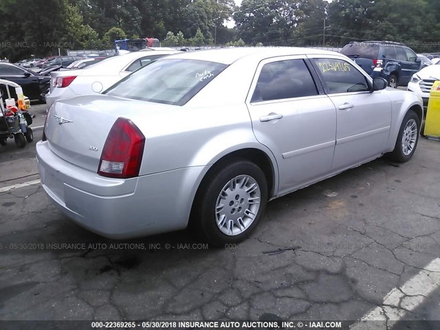 2C3JA43R05H584099 - 2005 CHRYSLER 300 SILVER photo 4