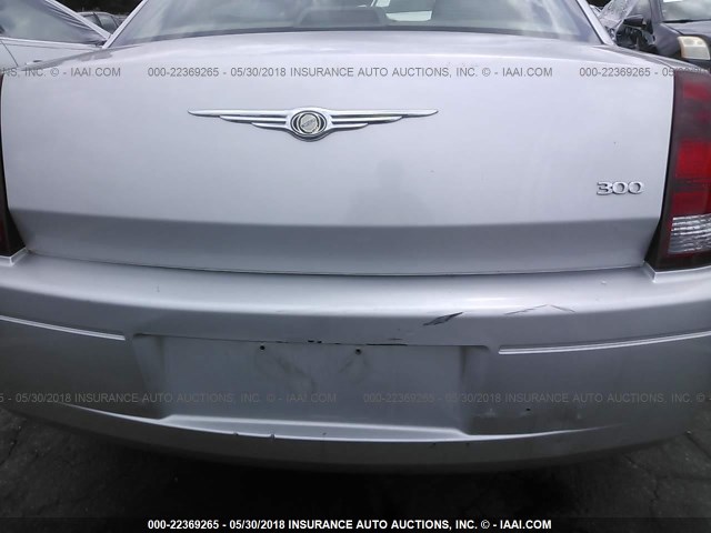 2C3JA43R05H584099 - 2005 CHRYSLER 300 SILVER photo 6
