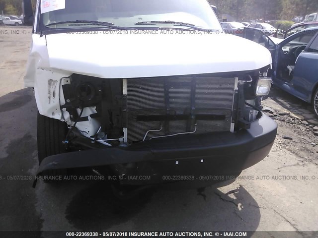 1GCWGFCF4F1265600 - 2015 CHEVROLET EXPRESS G2500  WHITE photo 6