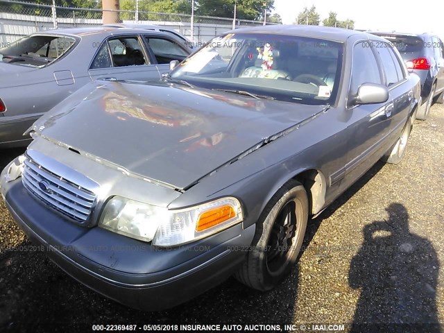 2FAFP74W7WX108306 - 1998 FORD CROWN VICTORIA LX GRAY photo 2