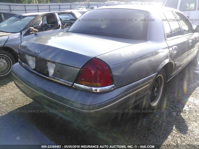 2FAFP74W7WX108306 - 1998 FORD CROWN VICTORIA LX GRAY photo 4