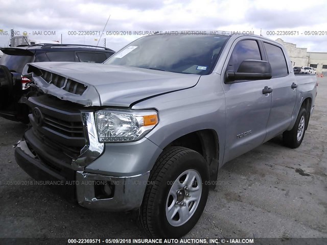 5TFEM5F18FX093969 - 2015 TOYOTA TUNDRA CREWMAX SR5 SILVER photo 2