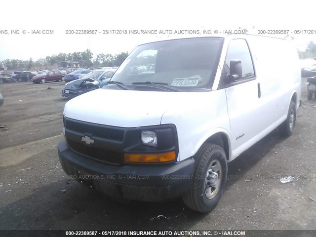 1GCHG35U461244071 - 2006 CHEVROLET EXPRESS G3500  WHITE photo 2