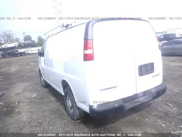 1GCHG35U461244071 - 2006 CHEVROLET EXPRESS G3500  WHITE photo 3