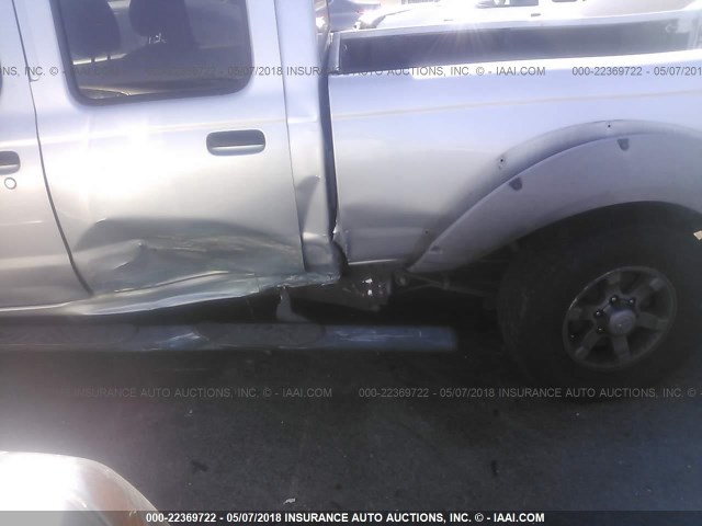 1N6ED29X32C362926 - 2002 NISSAN FRONTIER CREW CAB XE/CREW CAB SE SILVER photo 6