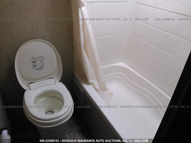 4X4TPUC21FP054222 - 2015 FOREST RIVER PALOMINO CANYON CAT  WHITE photo 8