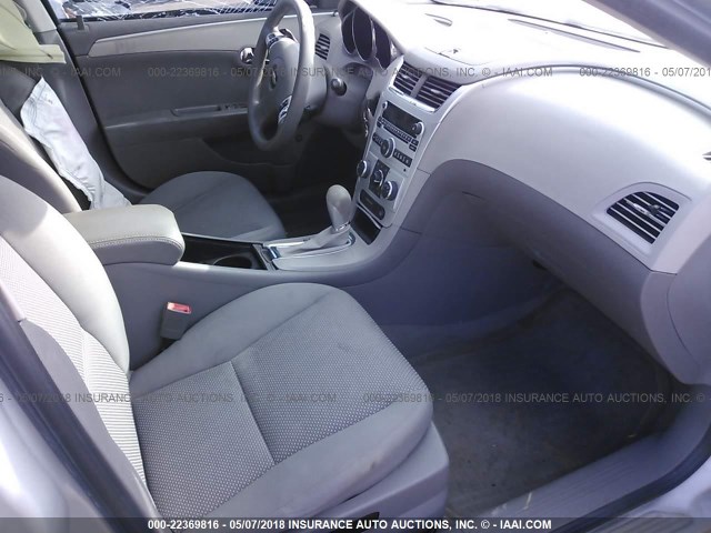 1G1ZC5E06AF183223 - 2010 CHEVROLET MALIBU 1LT 银色 照片 5