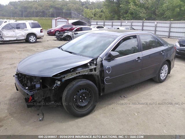 4T1BF1FK1CU038674 - 2012 TOYOTA CAMRY SE/LE/XLE 灰色 照片 2