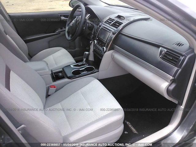 4T1BF1FK1CU038674 - 2012 TOYOTA CAMRY SE/LE/XLE 灰色 照片 5