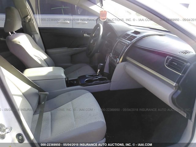 4T4BF1FK5DR285932 - 2013 TOYOTA CAMRY L/SE/LE/XLE 白色 照片 5