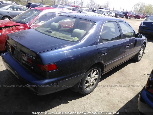 4T1BF22K0XU076625 - 1999 TOYOTA CAMRY LE/XLE BLUE photo 4
