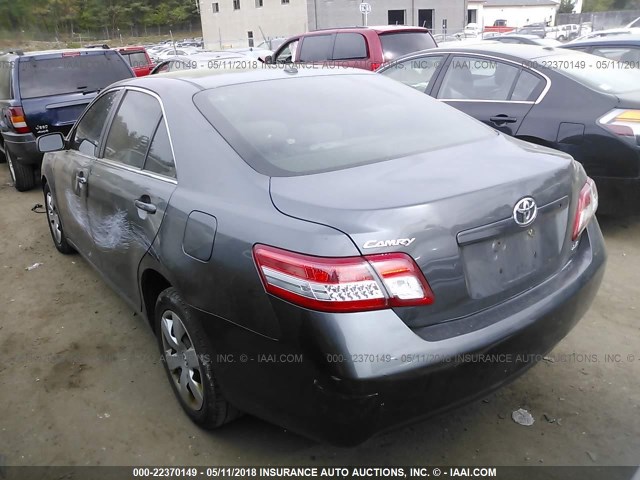 4T4BF3EK7AR065670 - 2010 TOYOTA CAMRY SE/LE/XLE GRAY photo 3